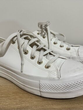 Women's converse White Low-Top Platform Lace-Up Sneakers